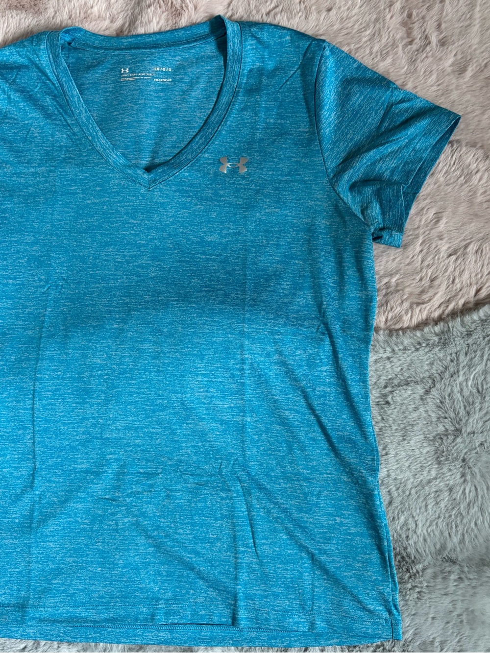 Under armour loose blue v neck short sleeve active top
